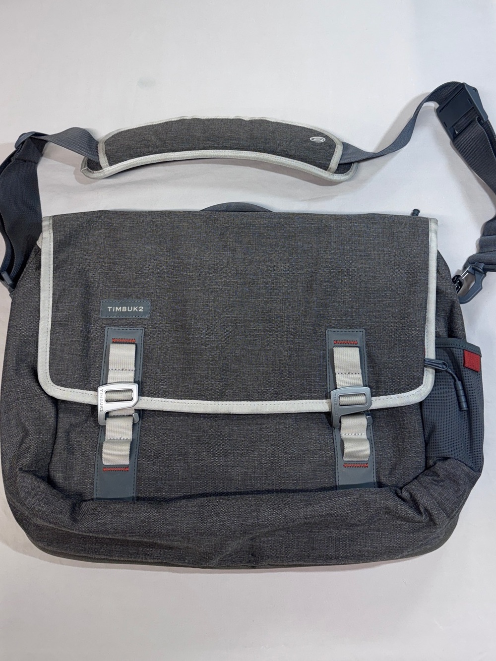 Timbuk2 Command Messenger Bag Gray Crossbody Padded Laptop Adjustable Zip